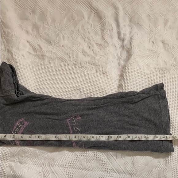American Eagle gray v-neck NY cap sleeve t-shirt - Picture 6 of 6